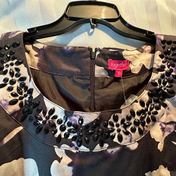 Pretty Floral Beaded Sleeveless Shift Dress - Picture 4 of 6